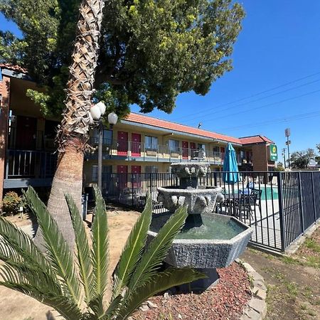 Fresno Inn Exterior foto